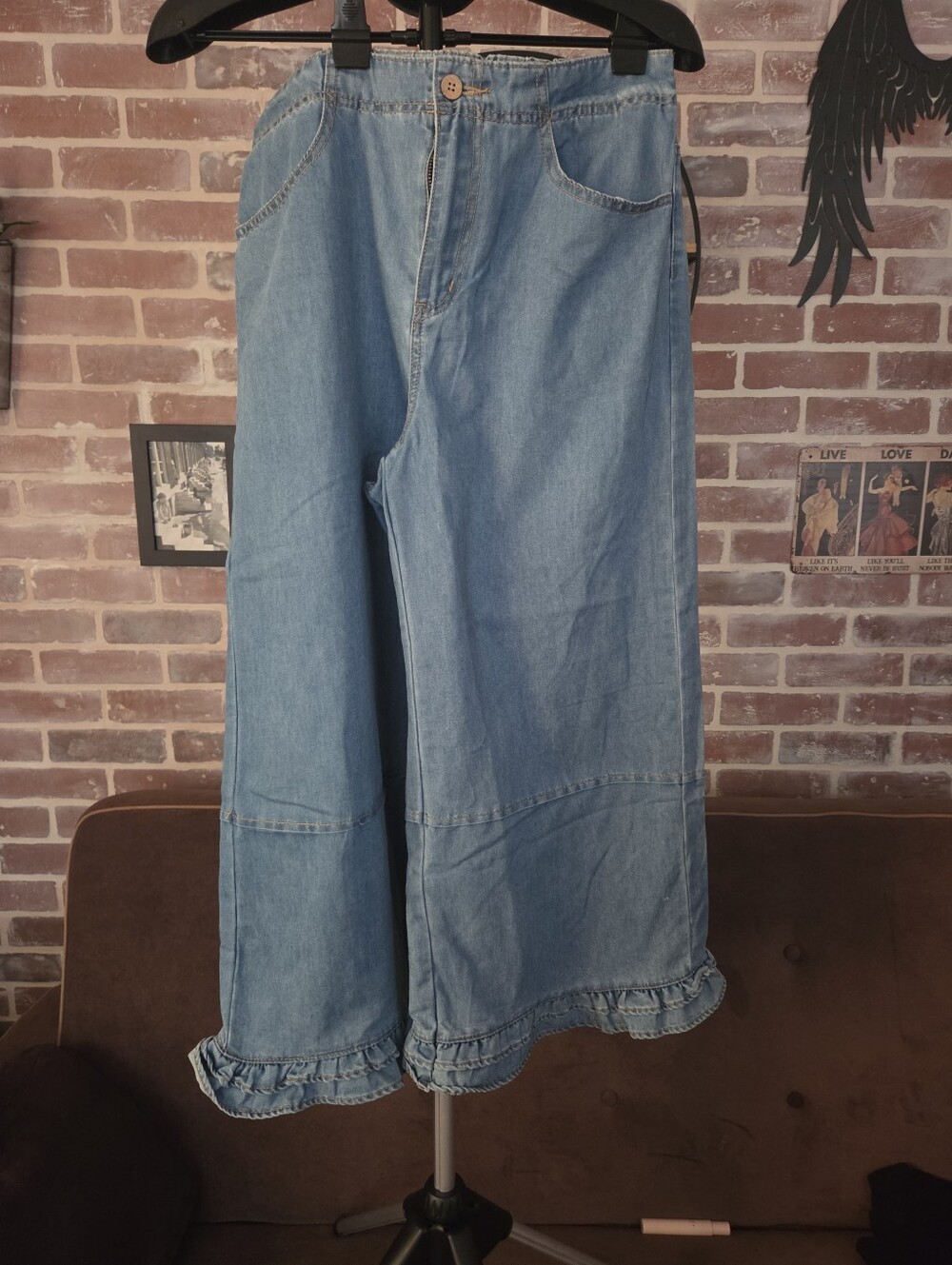 Wide Leg Jeans With Ruffle